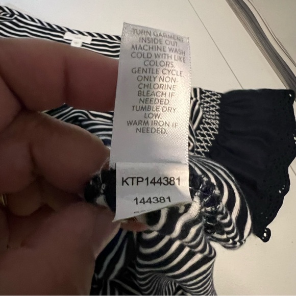 J.Jill Stylish Mixed-Media Smocked-Sleeve Tunic navy and white size large women - Picture 12 of 14